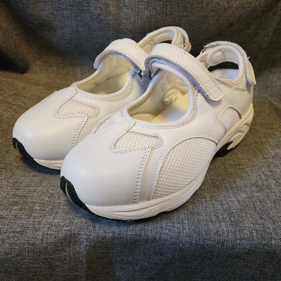 DREW Shoes - Women's 8.5 XW Drew Flame White Leather Orthopedic Strap Mary Jane Shoes